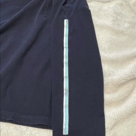 Ladies Abercrombie & Fitch Graphic Long Sleeve Tee - Picture 13 of 13